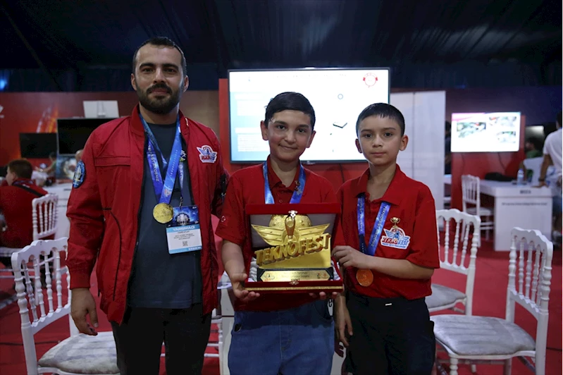 Öğrencilerin yapay zeka destekli bilekliği TEKNOFEST