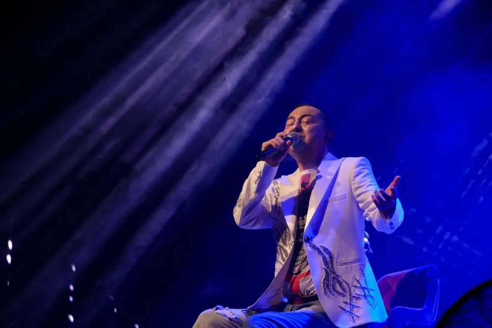   Serdar Ortaç, Ev Hapsi Kararının Kaldırılmasının Ardından İlk Konserini Verdi