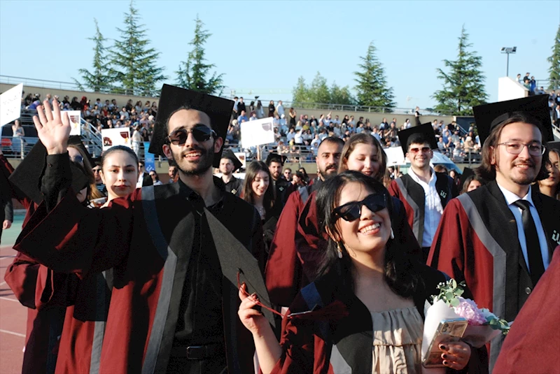 Eskişehir Teknik Üniversitesi mezun olan öğrencilerini törenle uğurladı