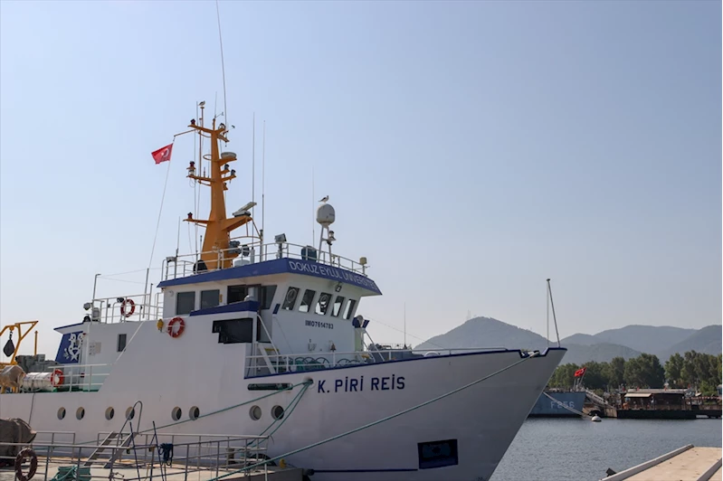 Araştırma gemisi Koca Piri Reis, balık ölümlerinin yaşandığı İzmir Körfezi