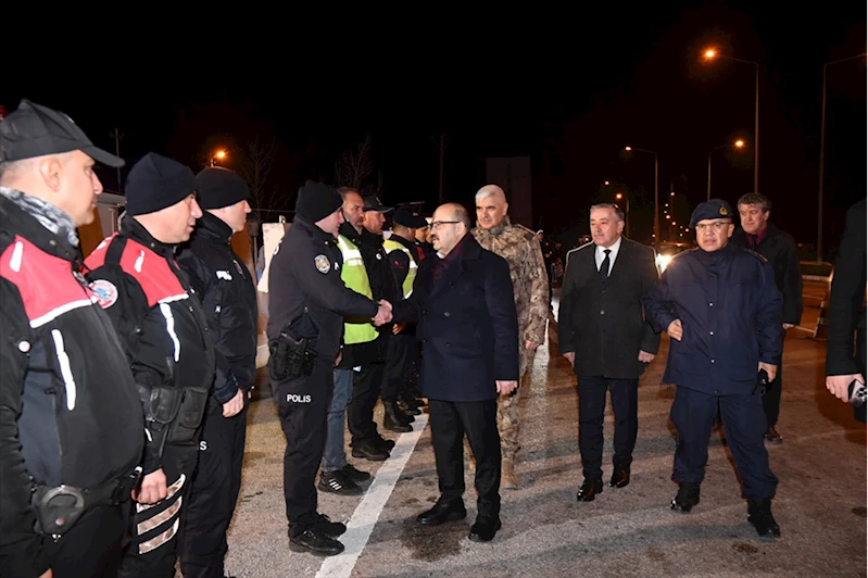 Balıkesir Valisi Ustaoğlu, görevdeki personelin yeni yılını kutladı