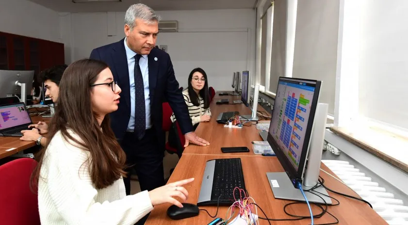 Anadolu Üniversitesi Eğitim Fakültesi