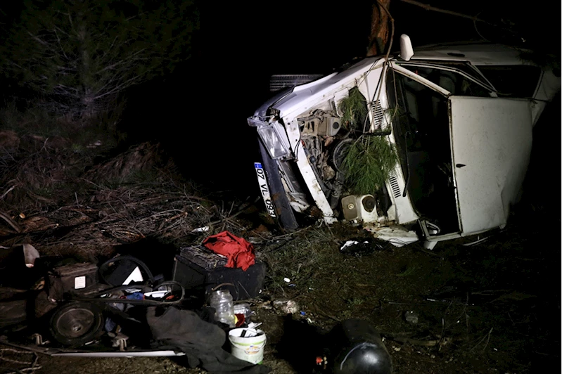 Fethiye-Kaş Yolu’nda Otomobil Şarampole Devrildi, 2 Kişi Yaralandı